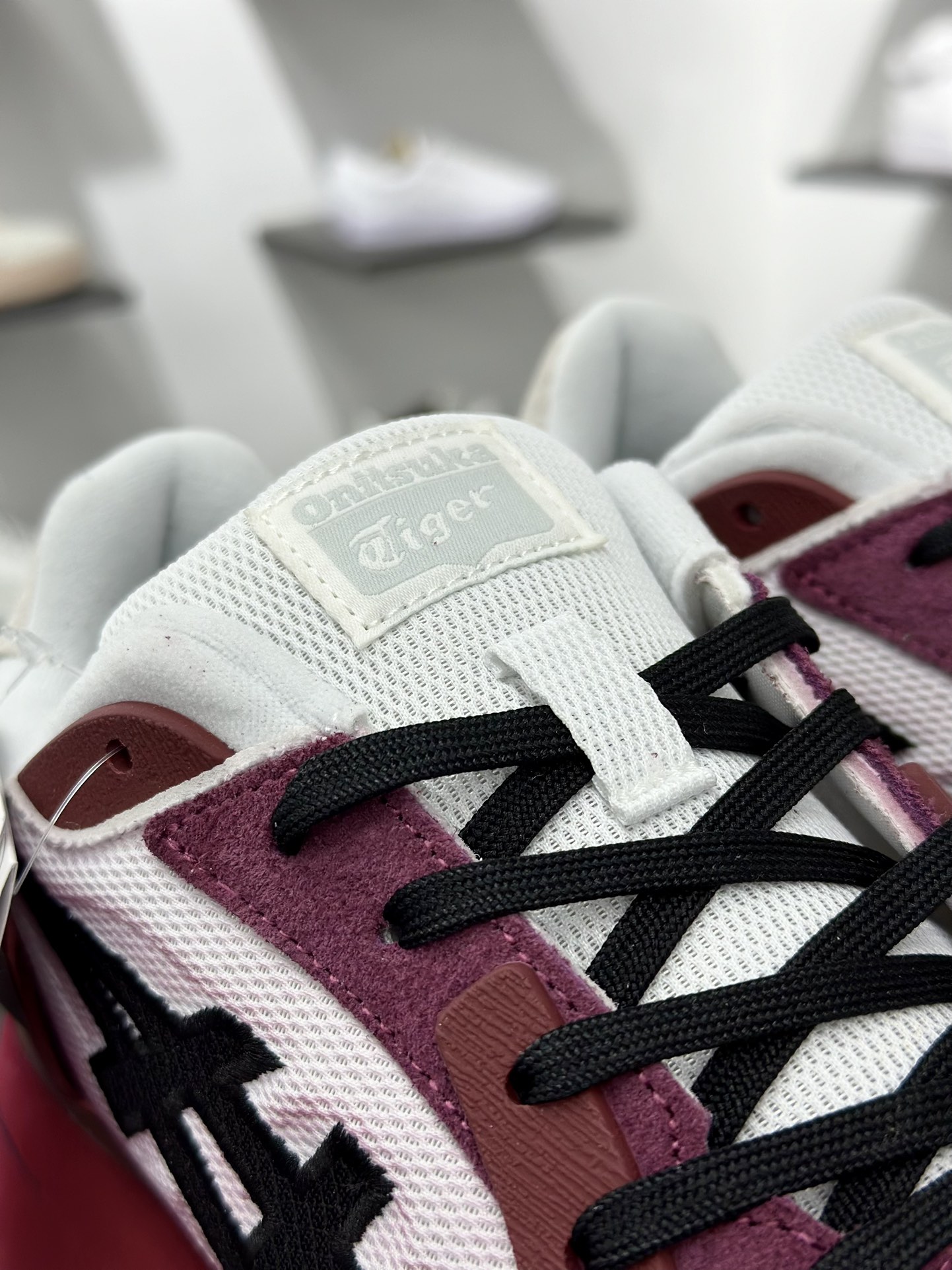 鬼塚虎/Onitsuka Tiger MOAGE CO Low 摩纳哥CO系列低帮厚底慢跑鞋“酒红白黑” 1183B555-100