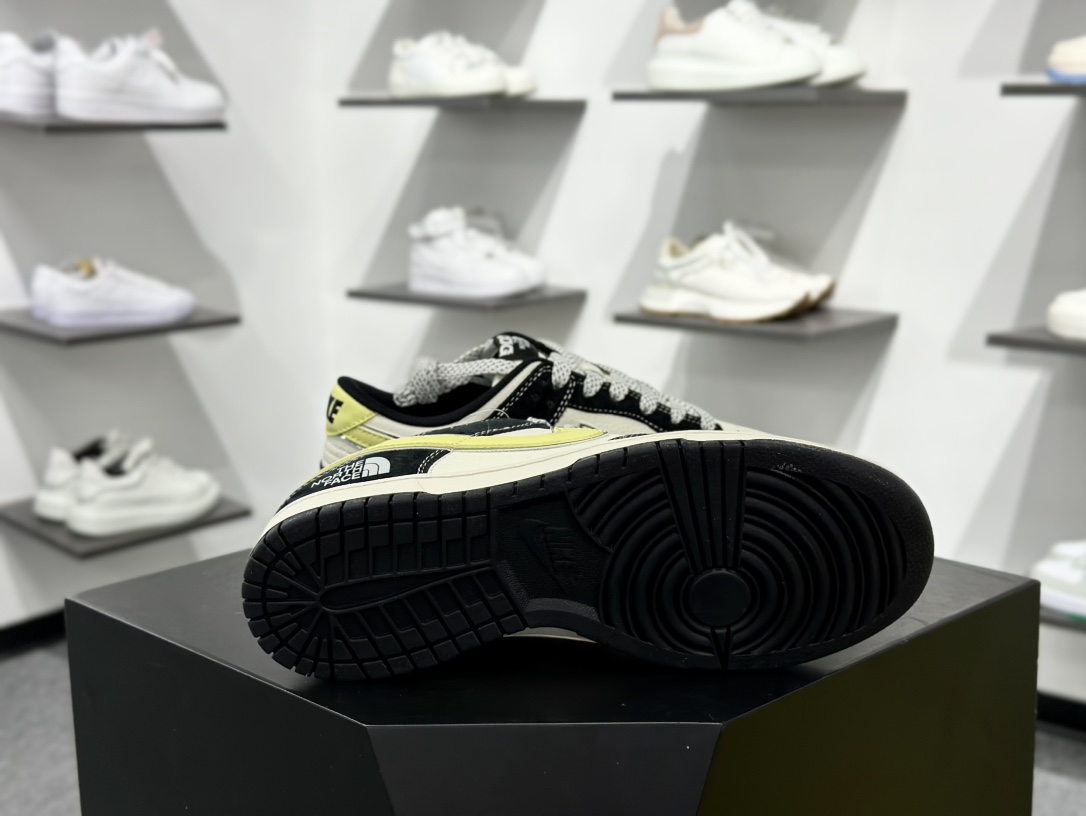 斯图西/Stussy x Nike By You SB Dunk Low Retro SP扣篮系列低帮滑板板鞋“联名黑背面刺绣生胶底” XX3168-113