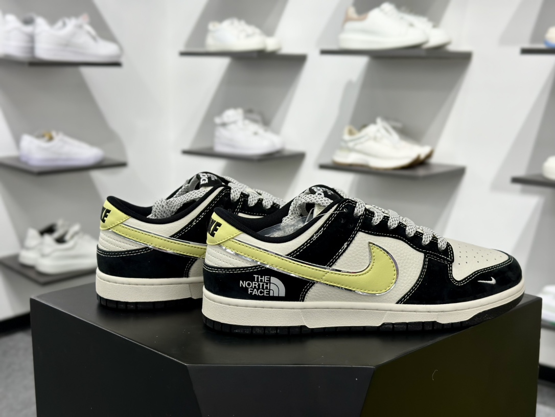 斯图西/Stussy x Nike By You SB Dunk Low Retro SP扣篮系列低帮滑板板鞋“联名黑背面刺绣生胶底” XX3168-113