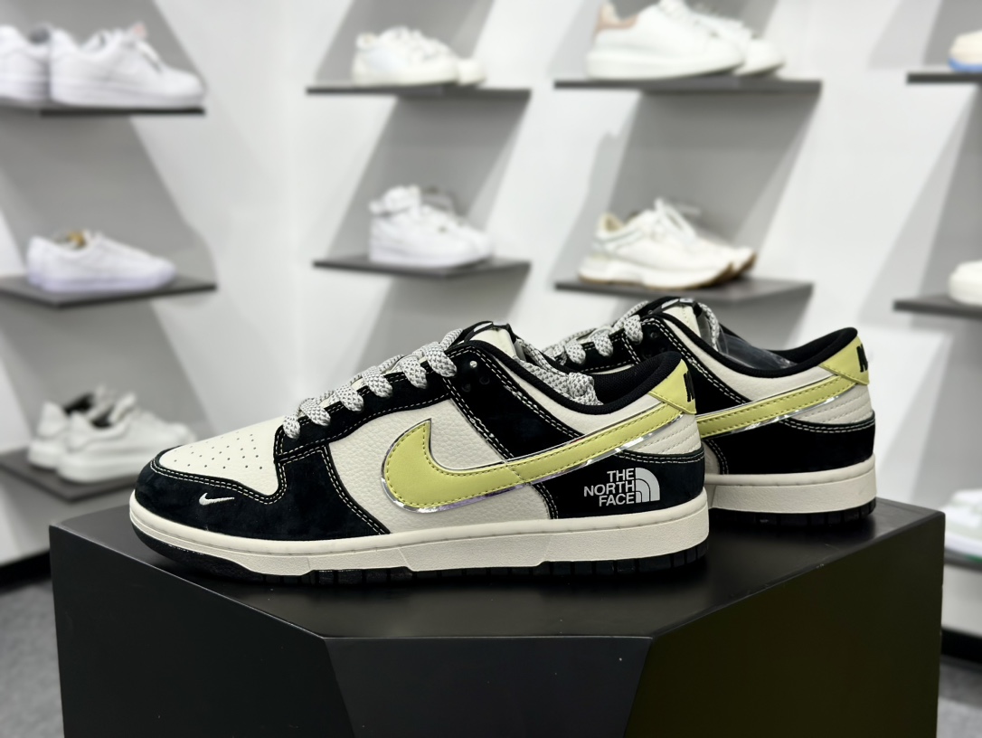 斯图西/Stussy x Nike By You SB Dunk Low Retro SP扣篮系列低帮滑板板鞋“联名黑背面刺绣生胶底” XX3168-113