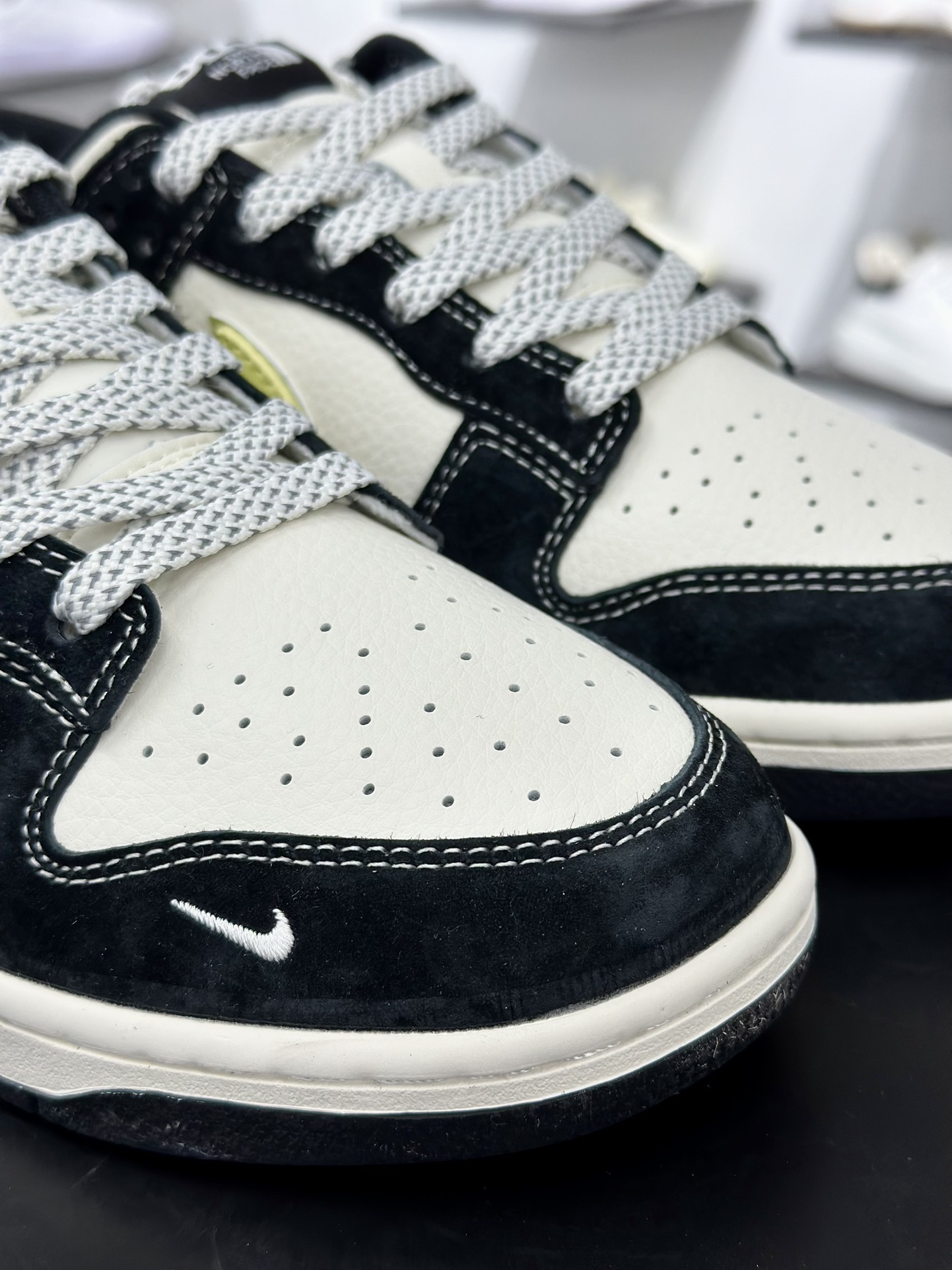 斯图西/Stussy x Nike By You SB Dunk Low Retro SP扣篮系列低帮滑板板鞋“联名黑背面刺绣生胶底” XX3168-113