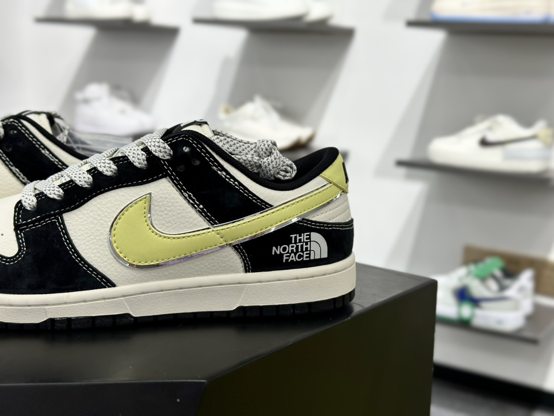 斯图西/Stussy x Nike By You SB Dunk Low Retro SP扣篮系列低帮滑板板鞋“联名黑背面刺绣生胶底” XX3168-113