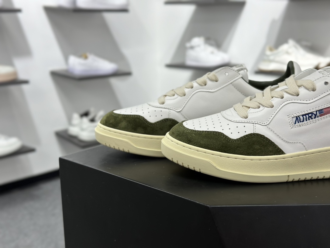 Autry Medalist Leather Low 获奖者系列低帮复古百搭休闲运动板鞋“皮革白绿”