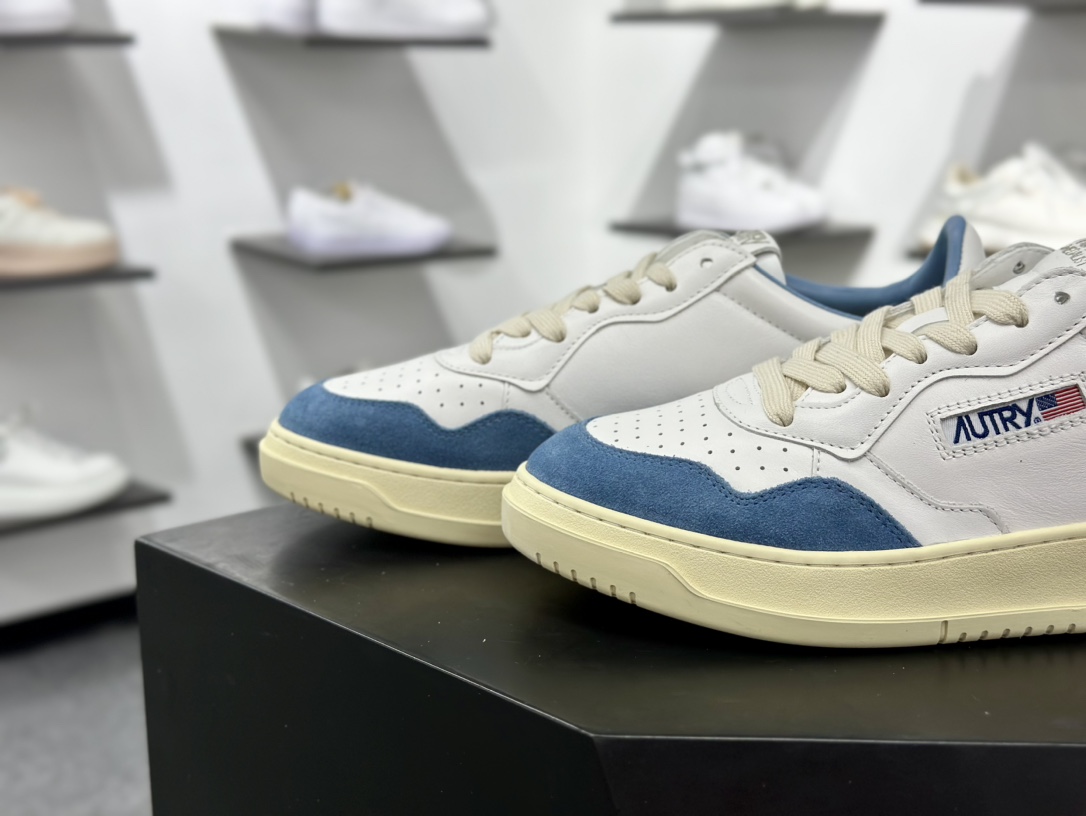 Autry Medalist Suede And Leather Low 获奖者系列低帮复古百搭休闲运动板鞋“皮革白绿尾” AULW-LL20