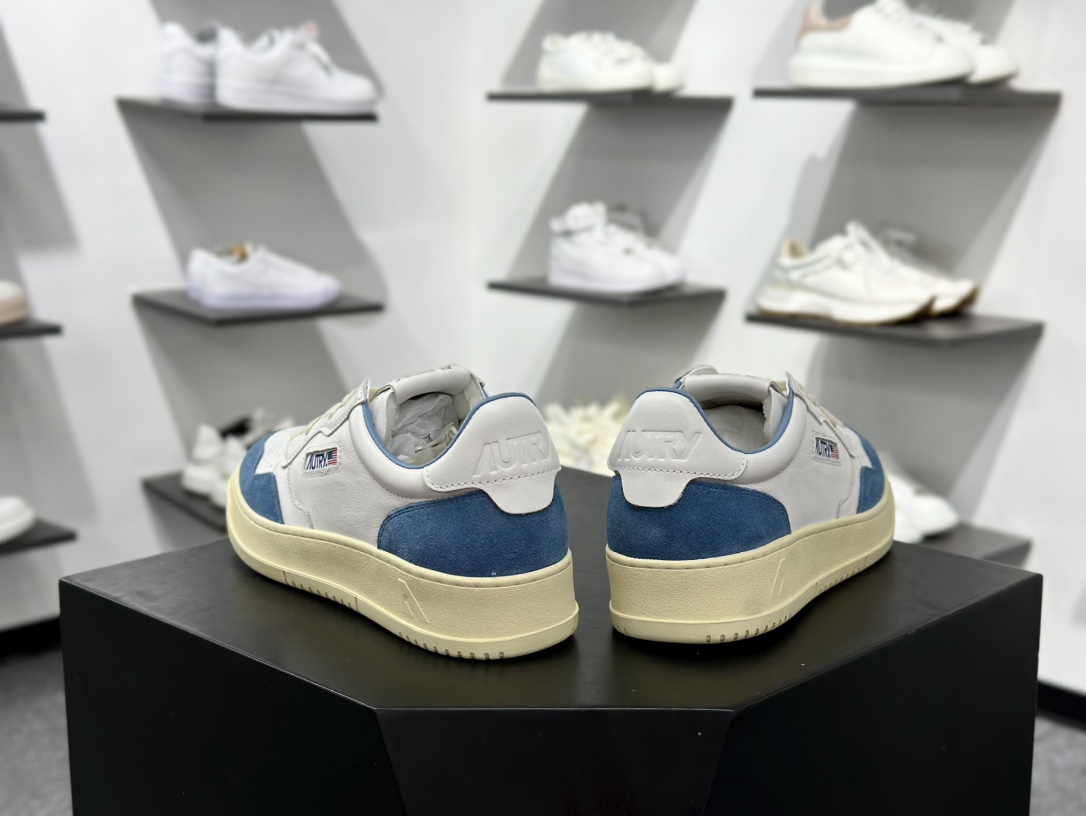 Autry Medalist Suede And Leather Low 获奖者系列低帮复古百搭休闲运动板鞋“皮革白绿尾” AULW-LL20