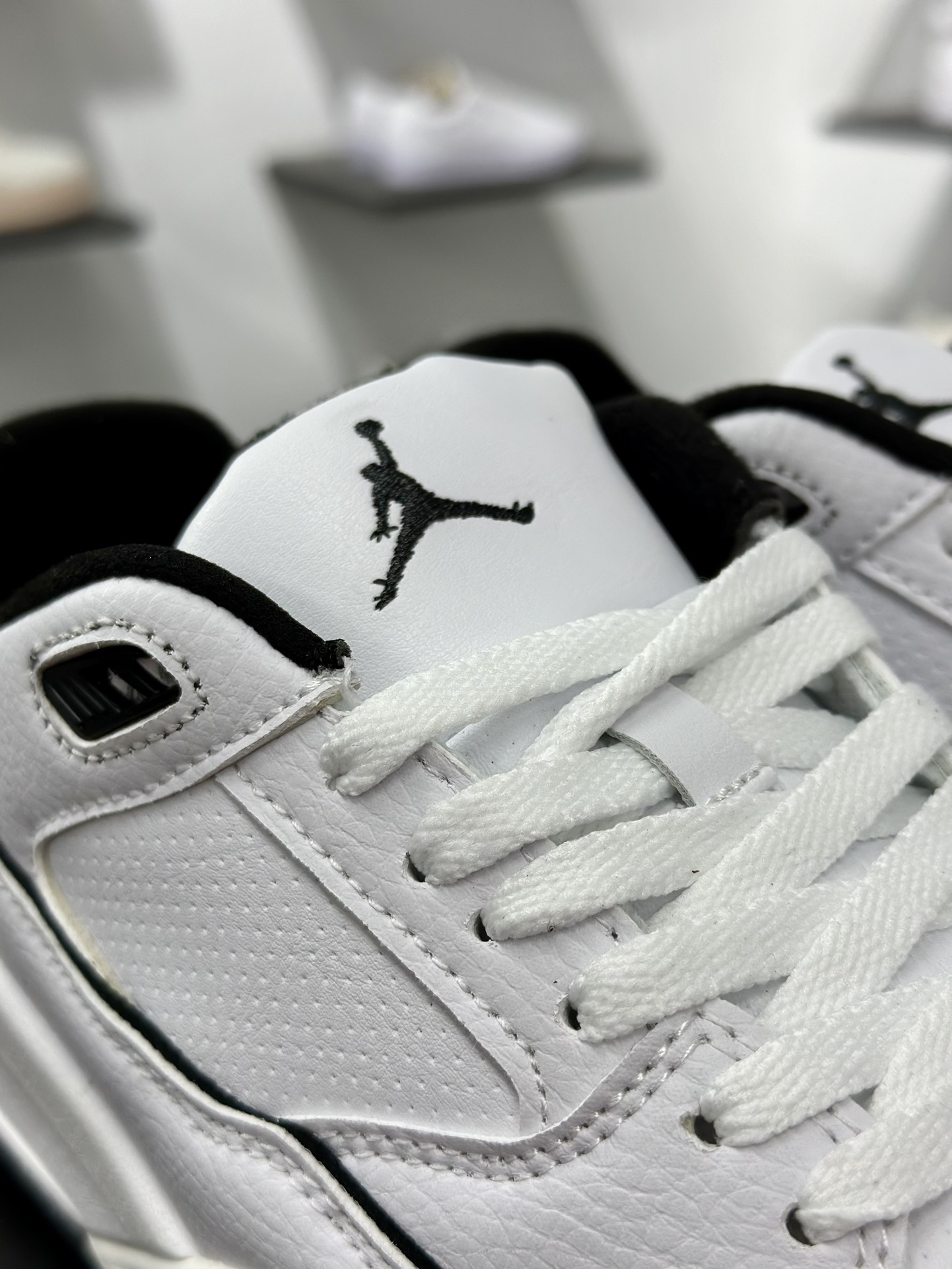 220 Jordan FLIGHT COURT 白黑  HF3255-100