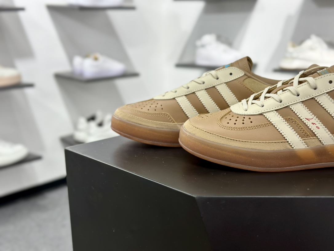160 adidas Originals Gazelle INdoor x Bad Bunny 坏痞兔棕白 三叶草休闲防滑耐磨低帮板鞋  JR0182