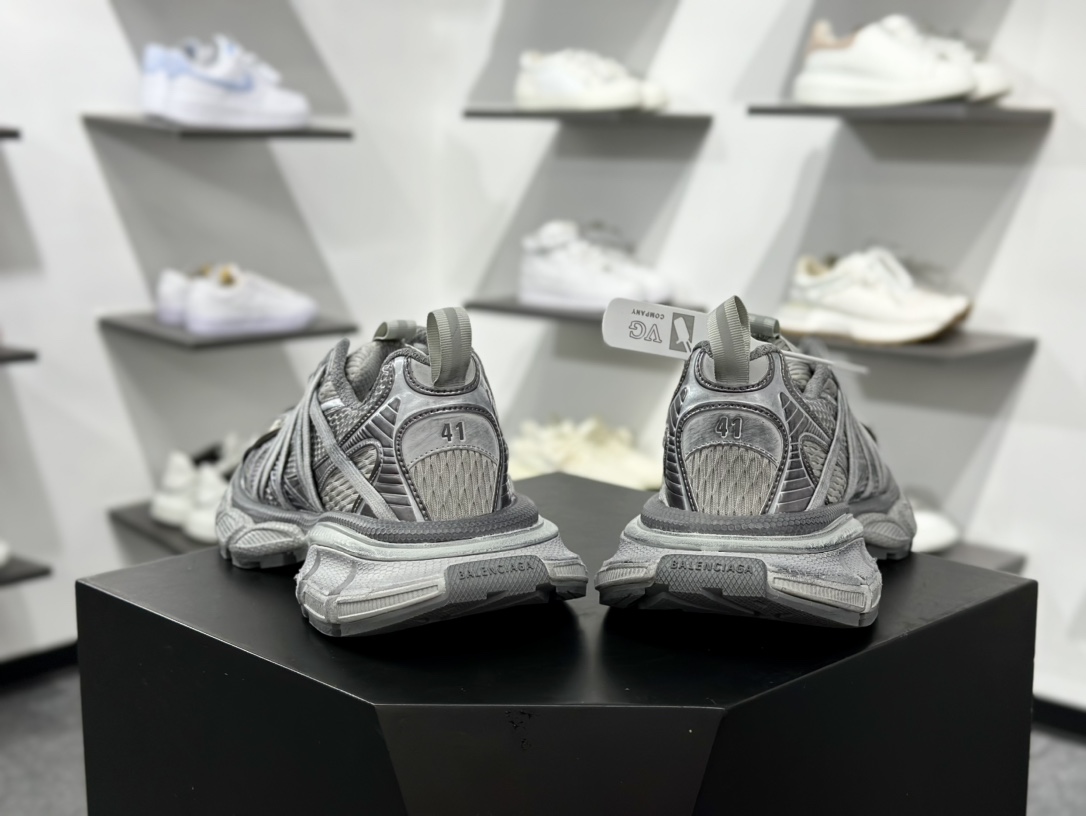 400 巴黎世家BALENCIAGA 3XL Sneakers 3+系列低帮复古阔型底姥爹慢跑鞋“灰色木乃伊绑绳” 825601 W3XCH 1101