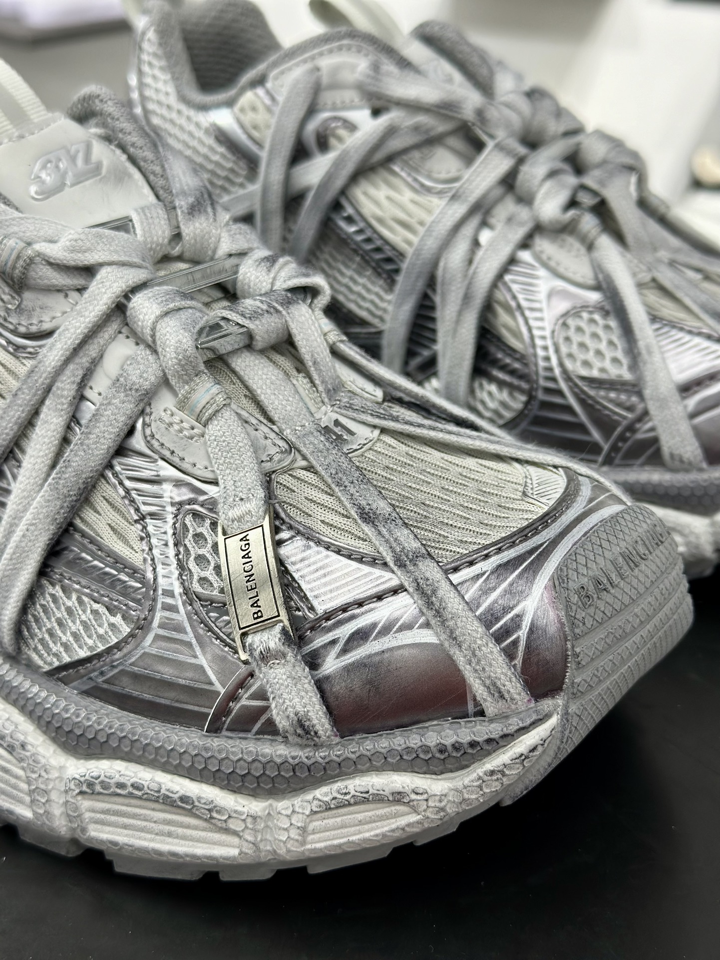 400 巴黎世家BALENCIAGA 3XL Sneakers 3+系列低帮复古阔型底姥爹慢跑鞋“灰色木乃伊绑绳” 825601 W3XCH 1101