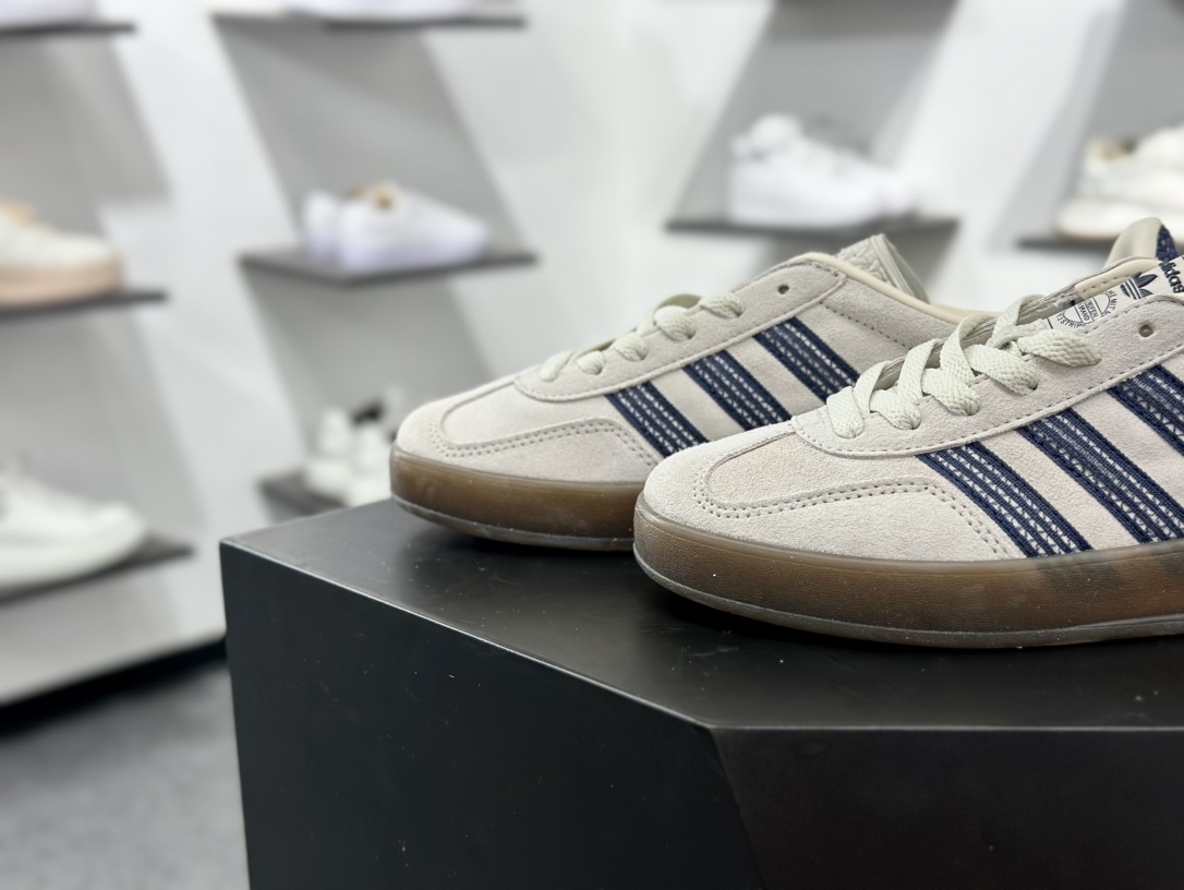 160 AD Gazelle Indoor Trainers 羚羊内训系列低帮复古百搭休闲运动德训风板鞋 JR3381