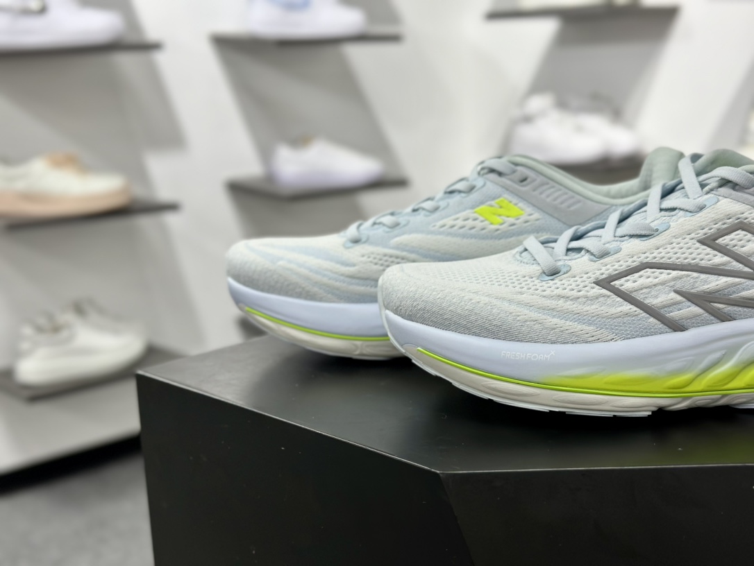 180 New Balance NB Fresh Foam x Vongo v6 舒适耐磨低帮跑步鞋  WVNGOLI6SH