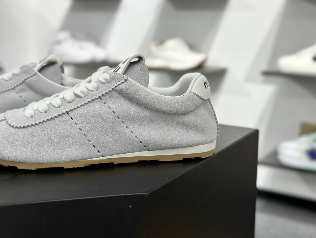 320 缪缪/Miu Miu Plume Low Sneakers 低帮薄底经典复古休闲运动慢跑 5E114E_054_F0012_F_005