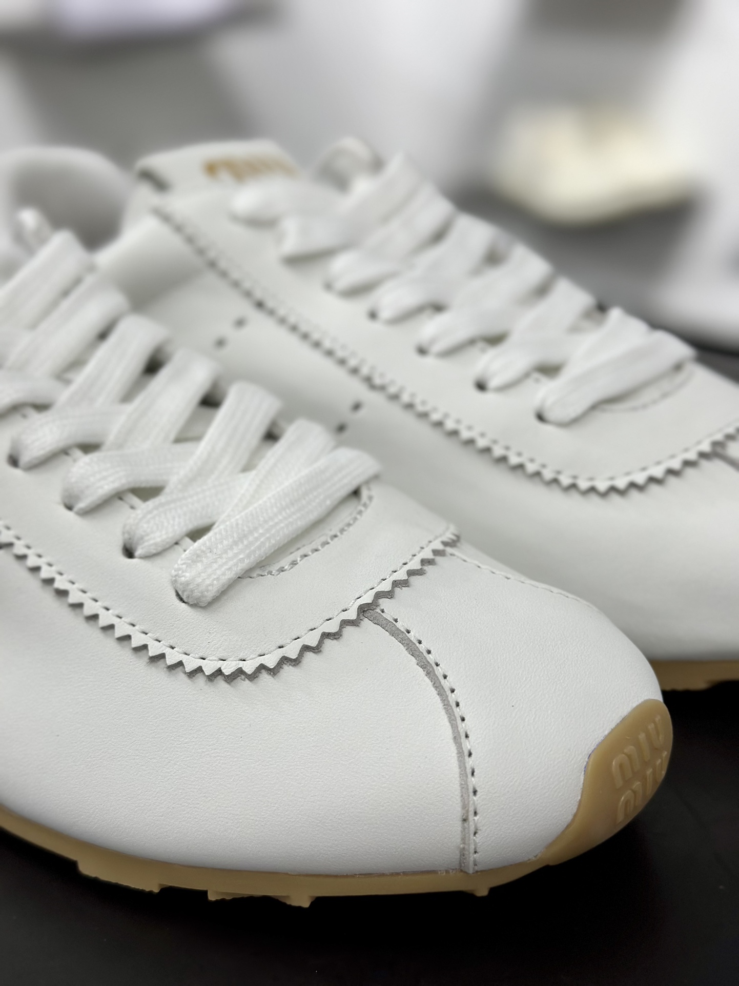 320 Miu Miu Plume Low Sneakers 低帮薄底经典复古休闲运动慢跑 5E114E_6OR_F0009_F_005