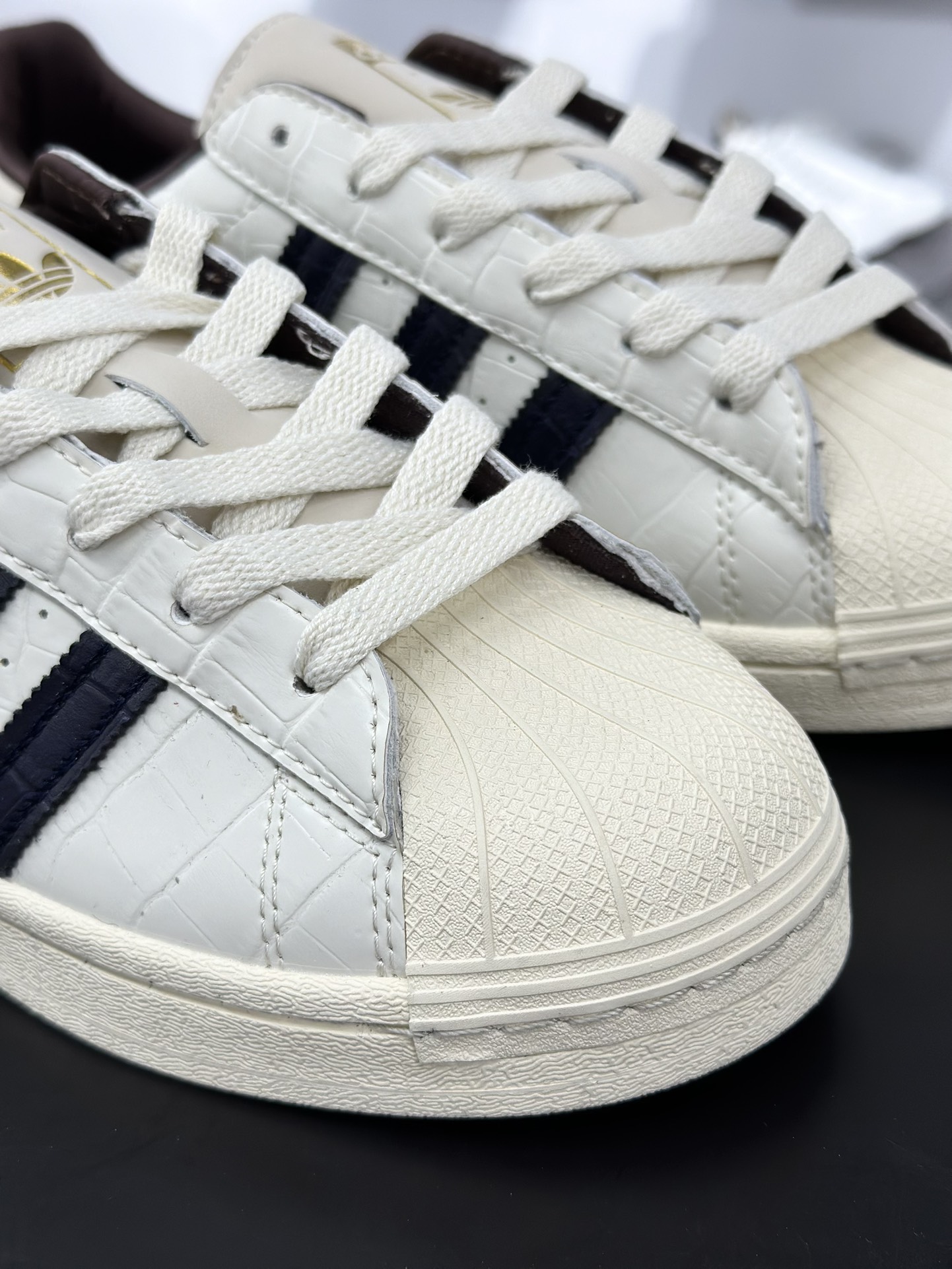 220 AD Originals Superstar 经典复古贝壳头板鞋 JP7161