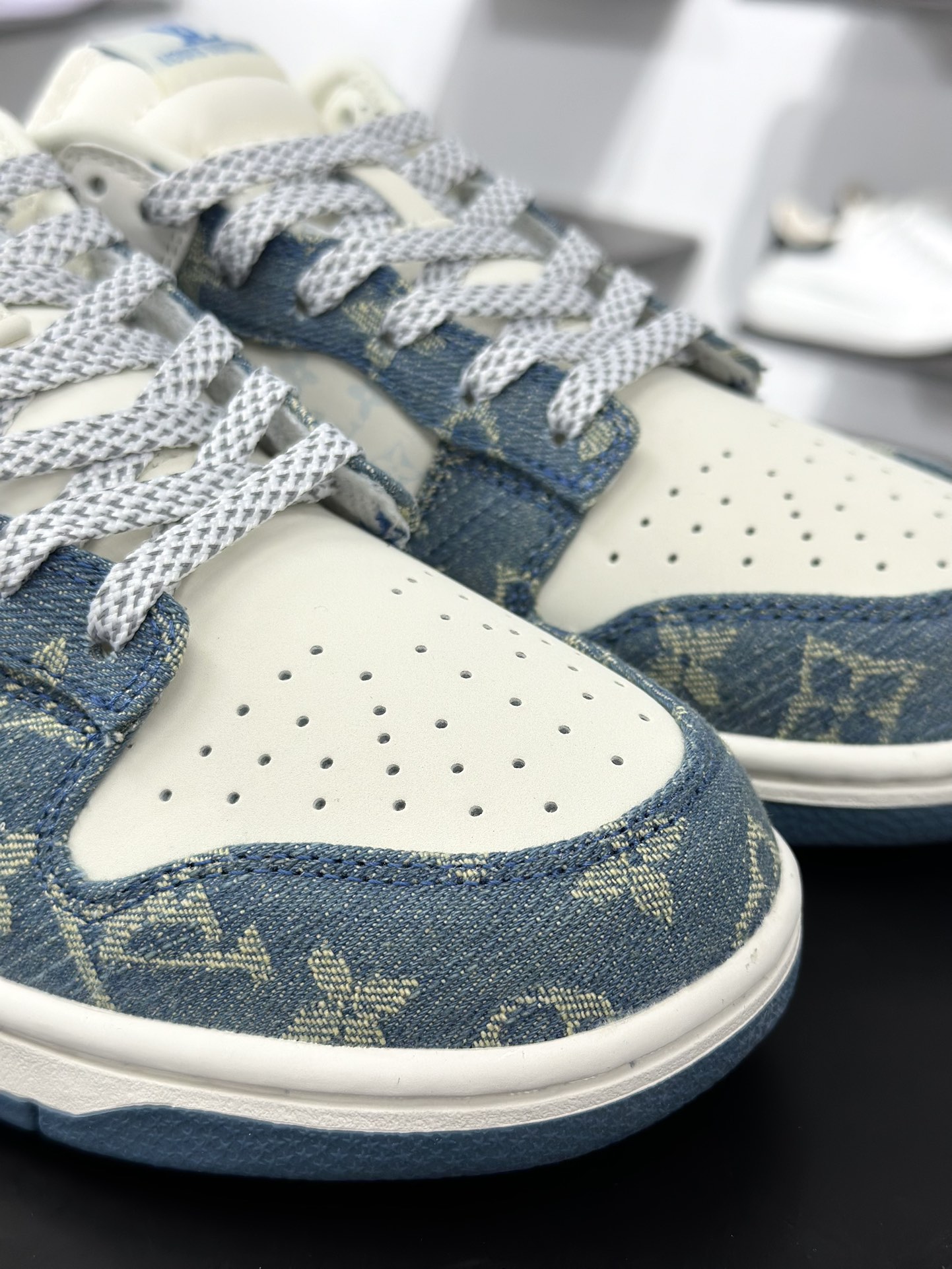 NIKE SB Dunk Low x Louis Vuitton 白蓝满天星 XP3802-336