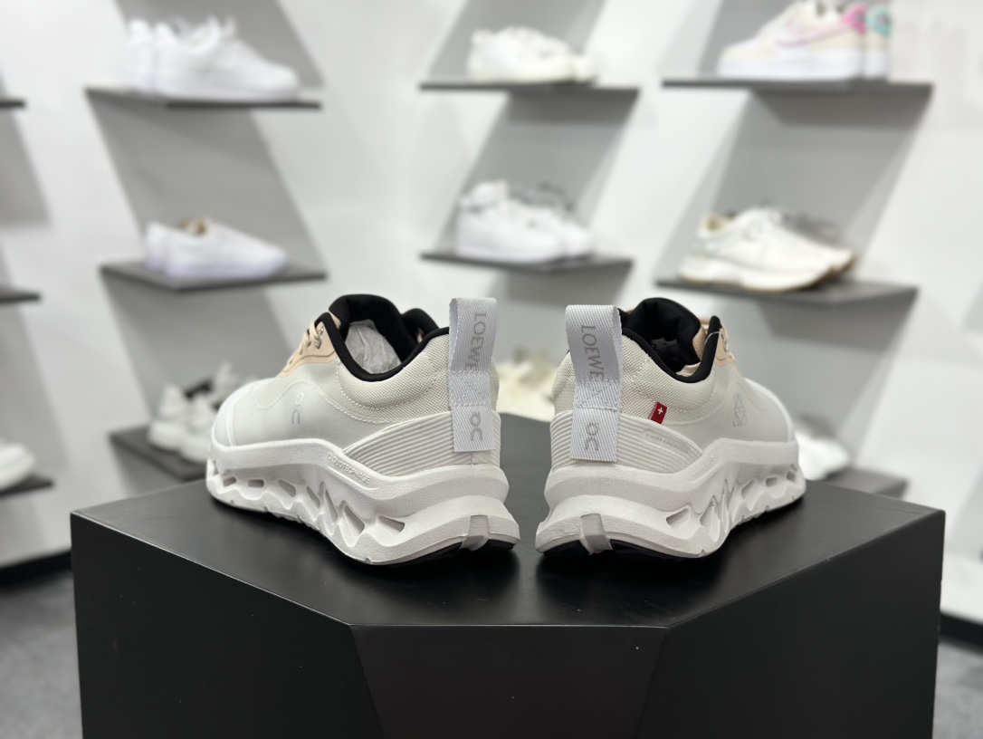 200 On昂跑 Cloudtilt Loewe 户外街头机能风跑步鞋  3WE10872907