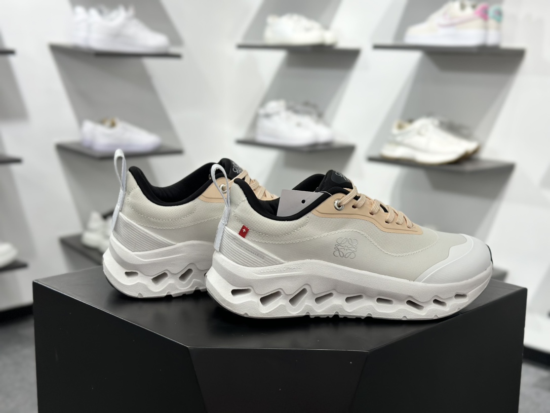 200 On昂跑 Cloudtilt Loewe 户外街头机能风跑步鞋  3WE10872907