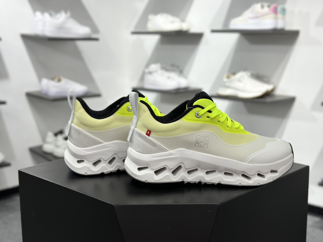 200 On昂跑 Cloudtilt Loewe 户外街头机能风跑步鞋 3WE1087