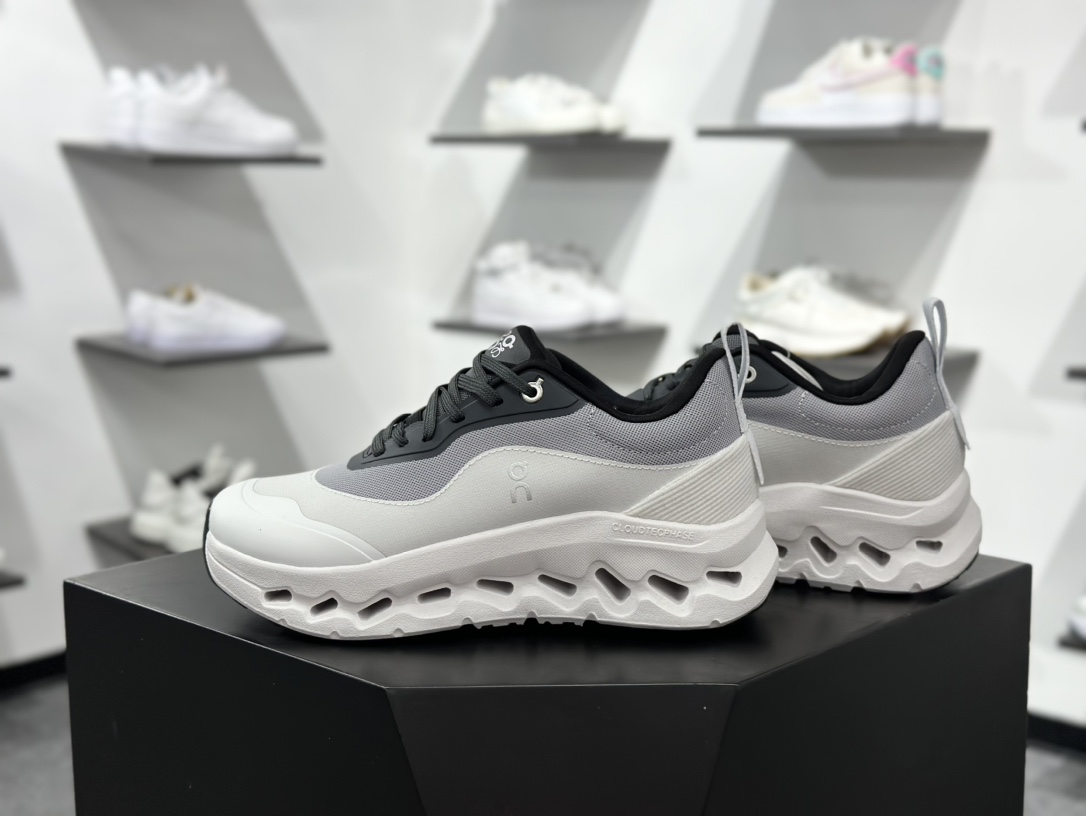 200 On昂跑 Cloudtilt Loewe 户外街头机能风跑步鞋  3ME1069