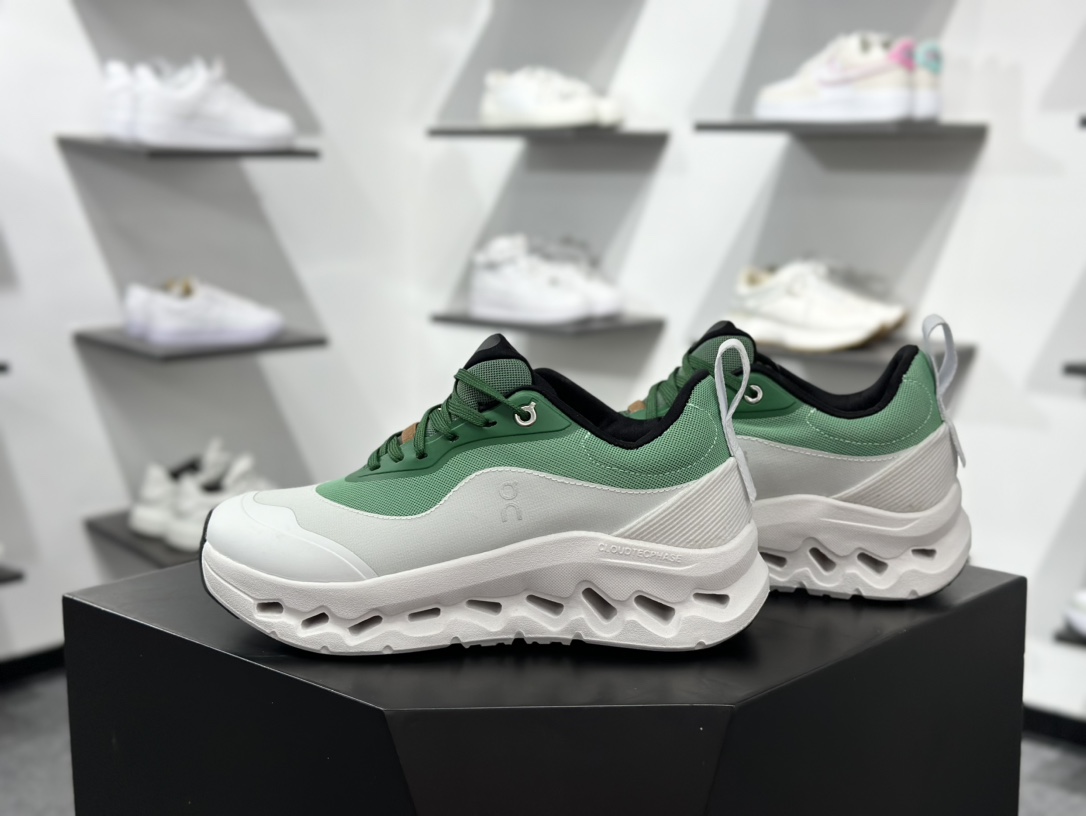 200 On昂跑 Cloudtilt Loewe 户外街头机能风跑步鞋  3WE1087