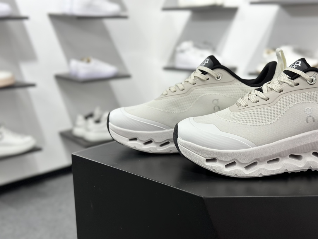 200 On昂跑 Cloudtilt Loewe 户外街头机能风跑步鞋  3ME1069