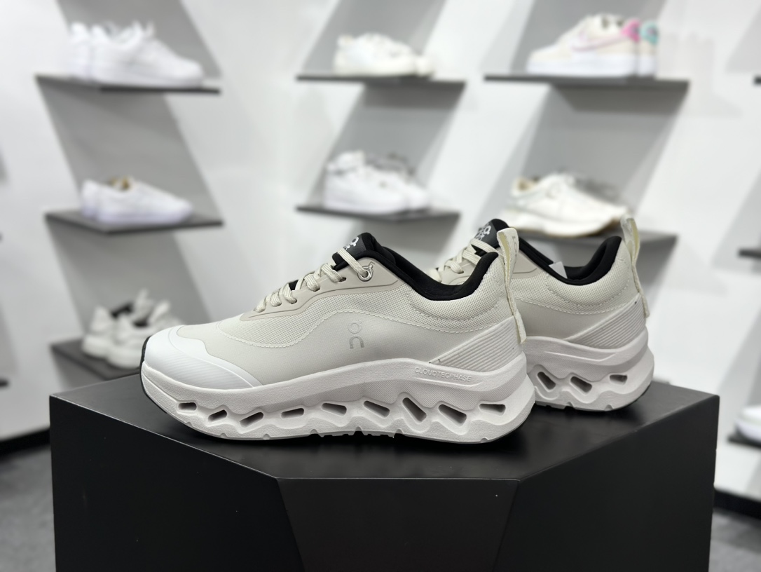 200 On昂跑 Cloudtilt Loewe 户外街头机能风跑步鞋  3ME1069