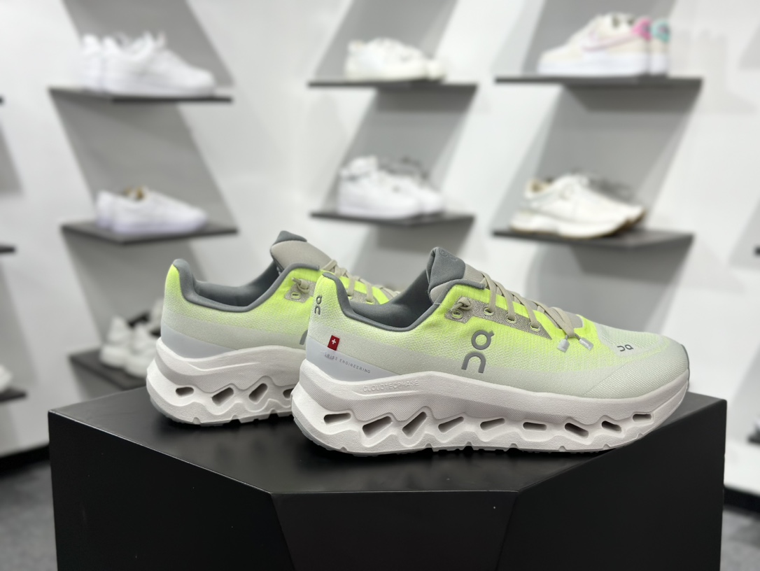 200 On昂跑 Cloudtilt Loewe 户外街头机能风跑步鞋  3WE1005