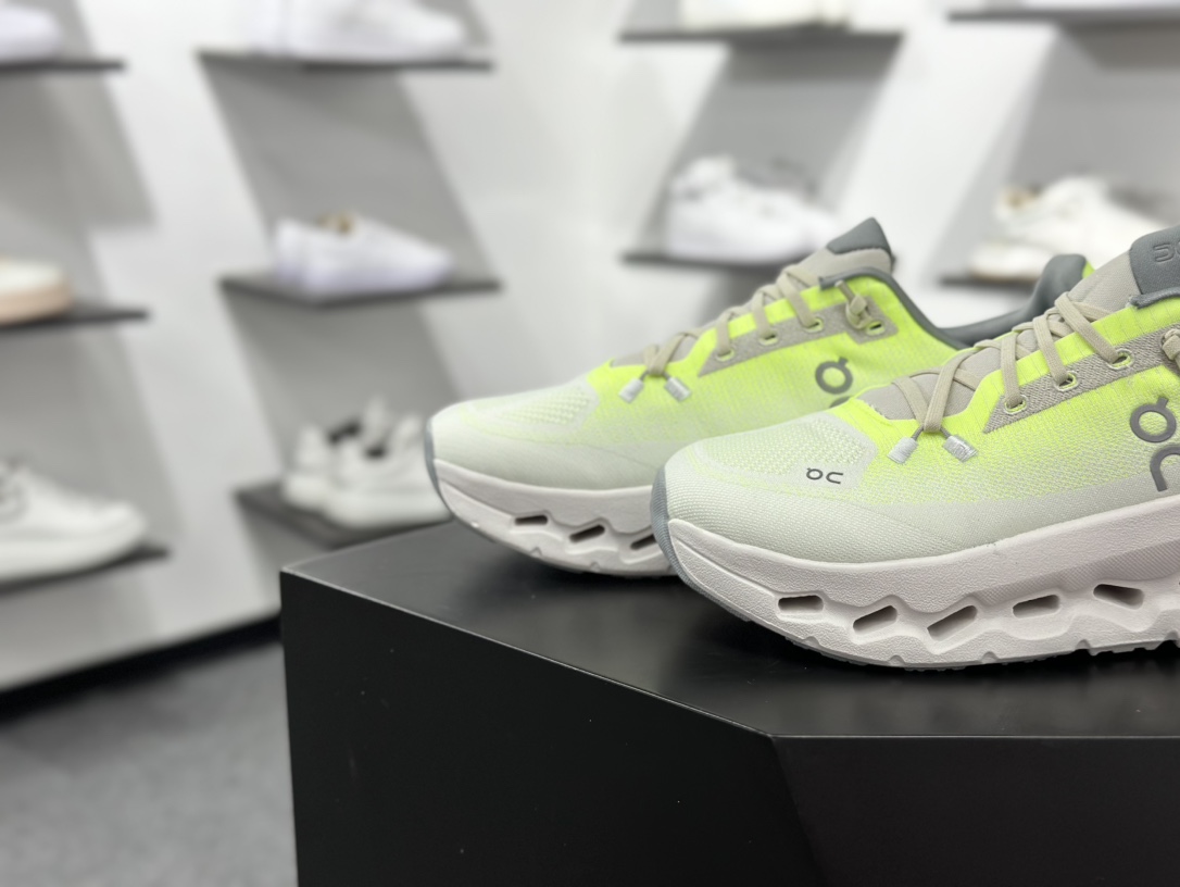 200 On昂跑 Cloudtilt Loewe 户外街头机能风跑步鞋  3WE1005