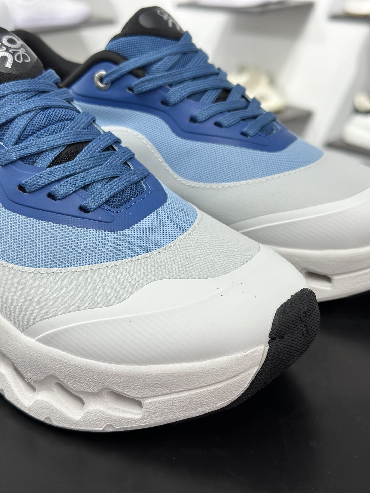 200 On昂跑 Cloudtilt Loewe 户外街头机能风跑步鞋  3WE10870486