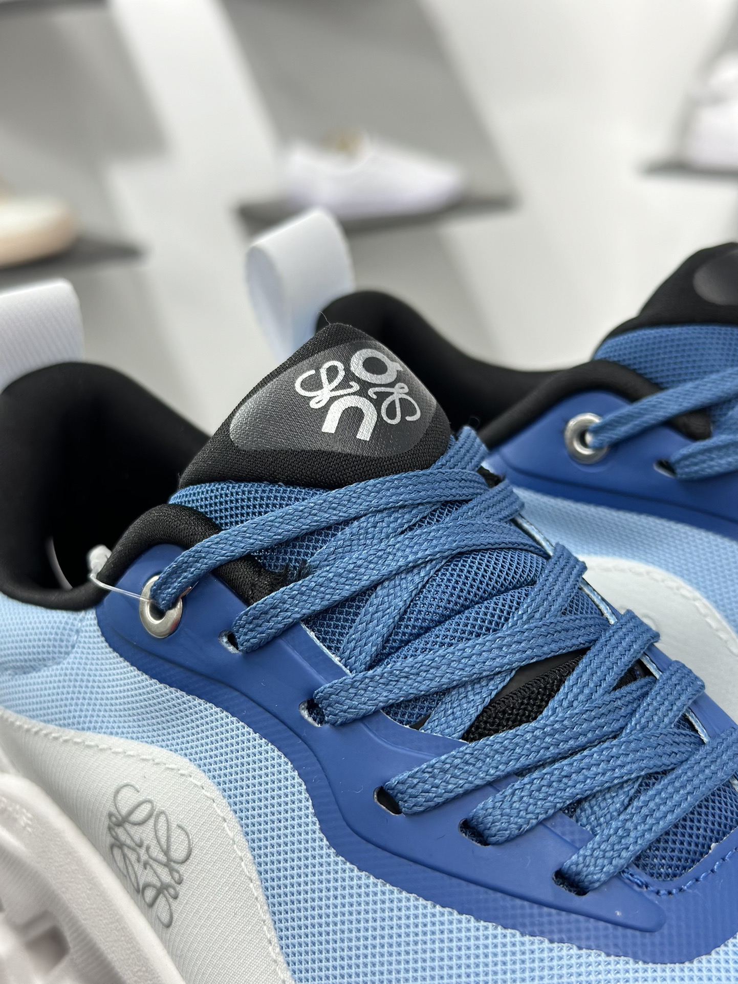 200 On昂跑 Cloudtilt Loewe 户外街头机能风跑步鞋  3WE10870486