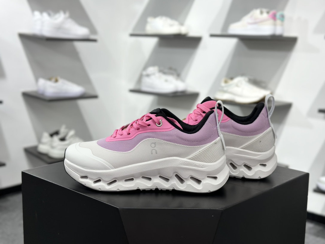 200 On昂跑 Cloudtilt Loewe 户外街头机能风跑步鞋  3WE1087