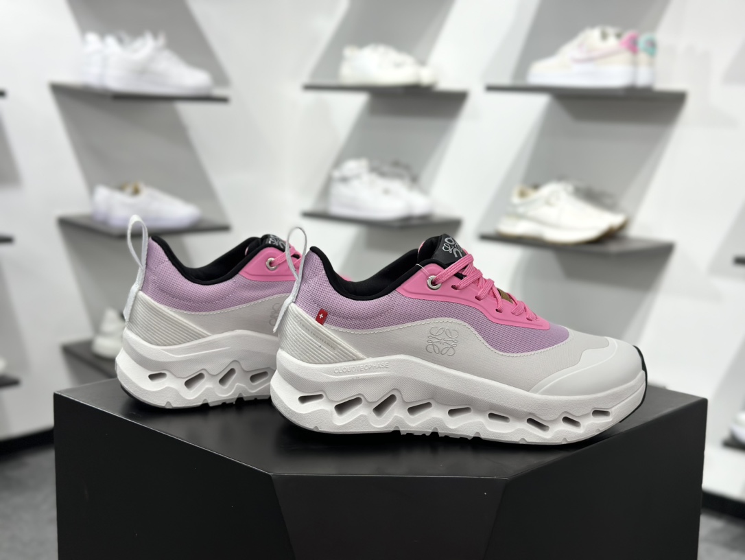 200 On昂跑 Cloudtilt Loewe 户外街头机能风跑步鞋  3WE1087