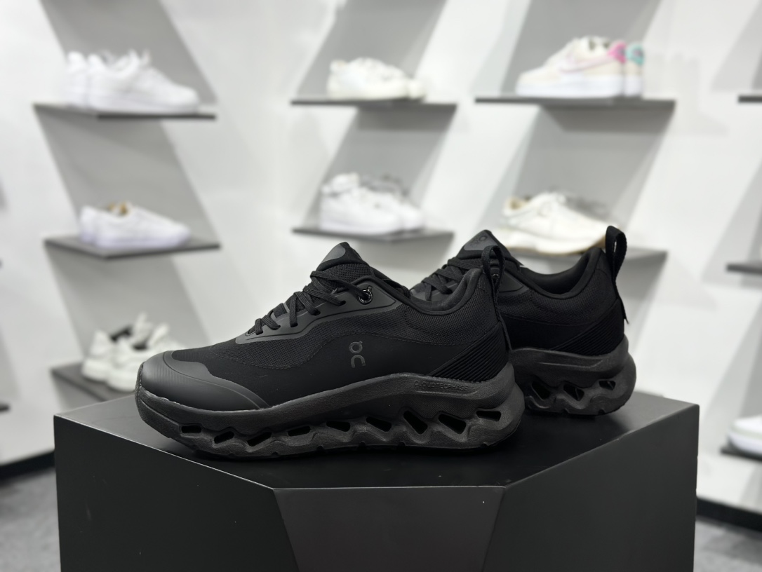 200 On昂跑 Cloudtilt Loewe 户外街头机能风跑步鞋  3WE1087