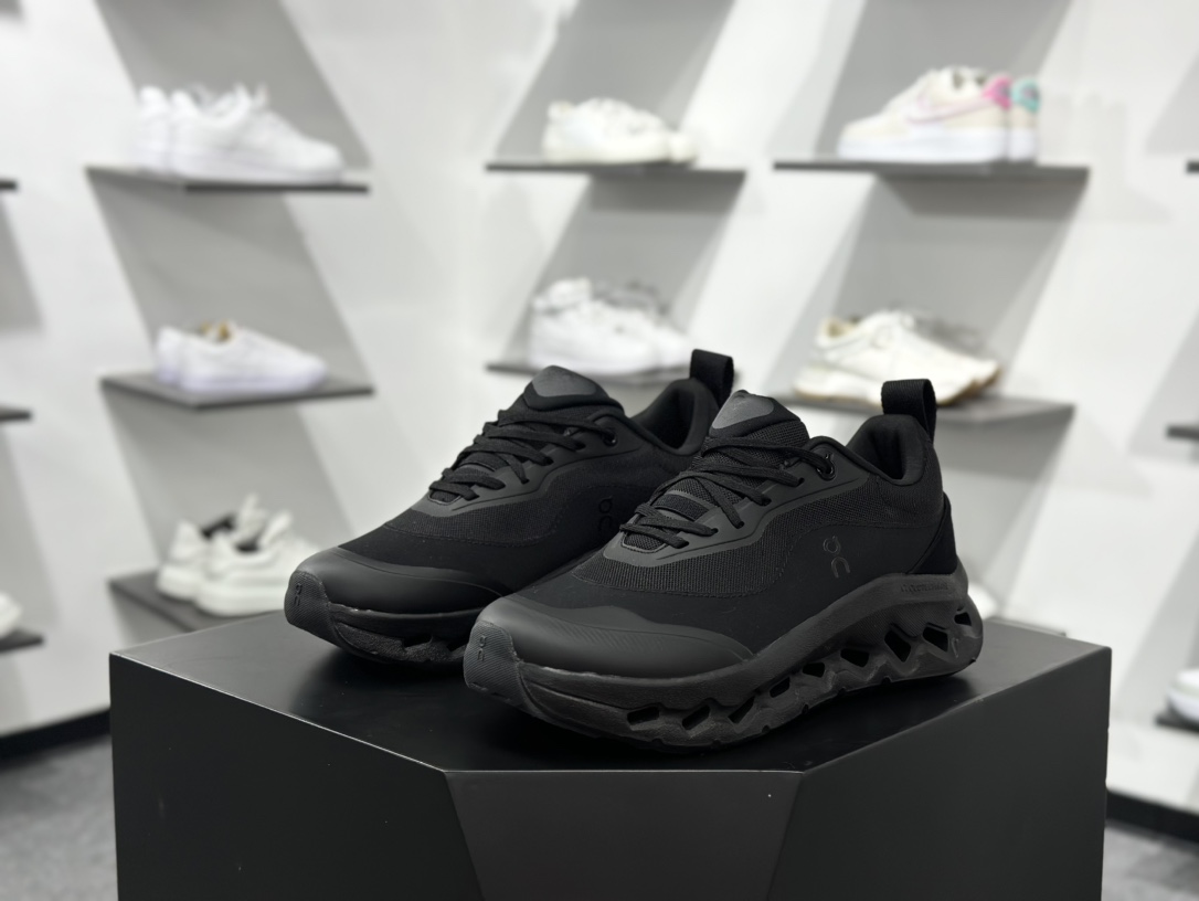 200 On昂跑 Cloudtilt Loewe 户外街头机能风跑步鞋  3WE1087