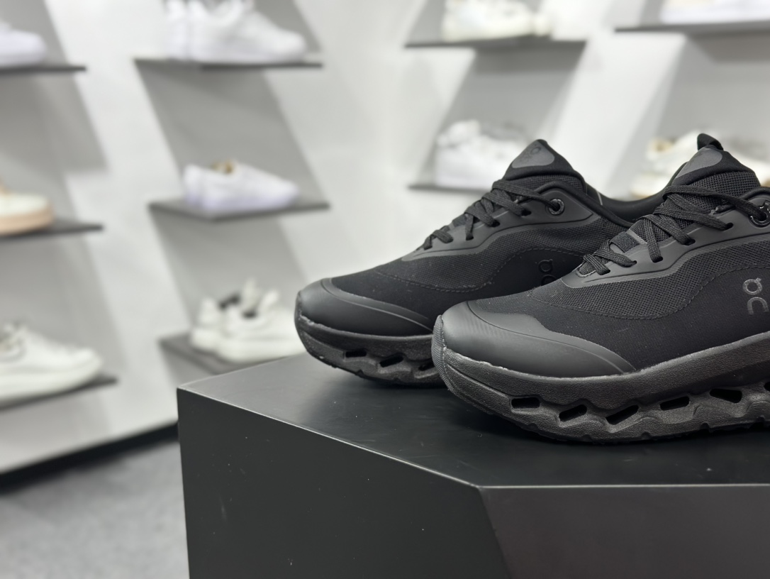 200 On昂跑 Cloudtilt Loewe 户外街头机能风跑步鞋  3WE1087