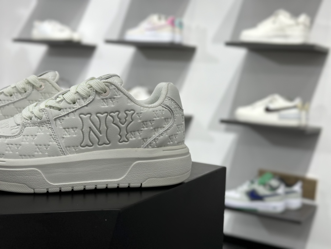 180 New York Yankees x MLB Chunky Liner Low 学长鞋系列低帮运动板鞋“象牙白黑NY压标” 3ASXE015N-50IVS