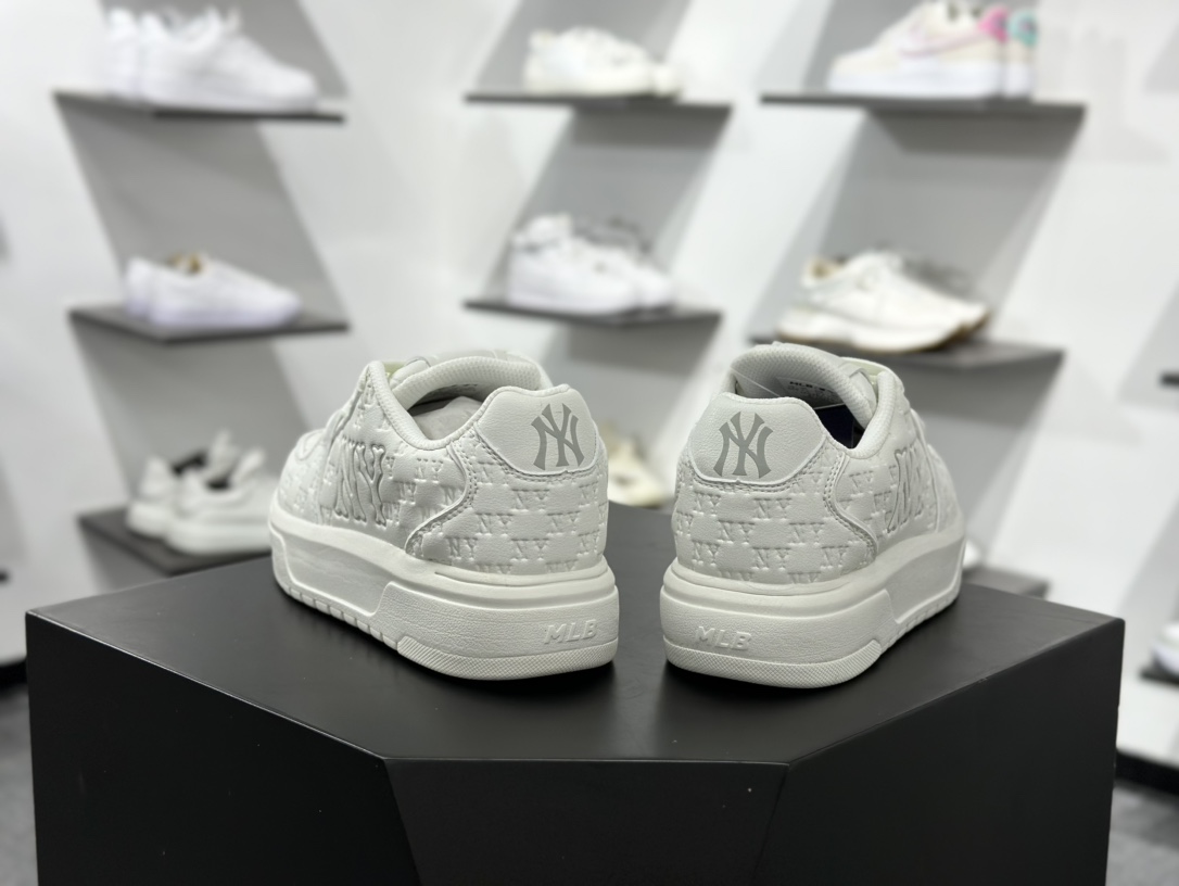 180 New York Yankees x MLB Chunky Liner Low 学长鞋系列低帮运动板鞋“象牙白黑NY压标” 3ASXE015N-50IVS