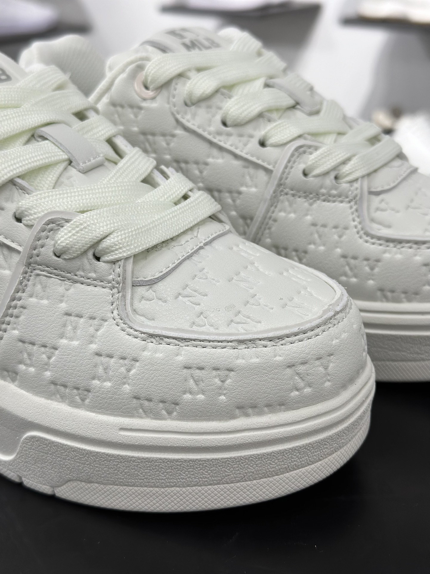 180 New York Yankees x MLB Chunky Liner Low 学长鞋系列低帮运动板鞋“象牙白黑NY压标” 3ASXE015N-50IVS