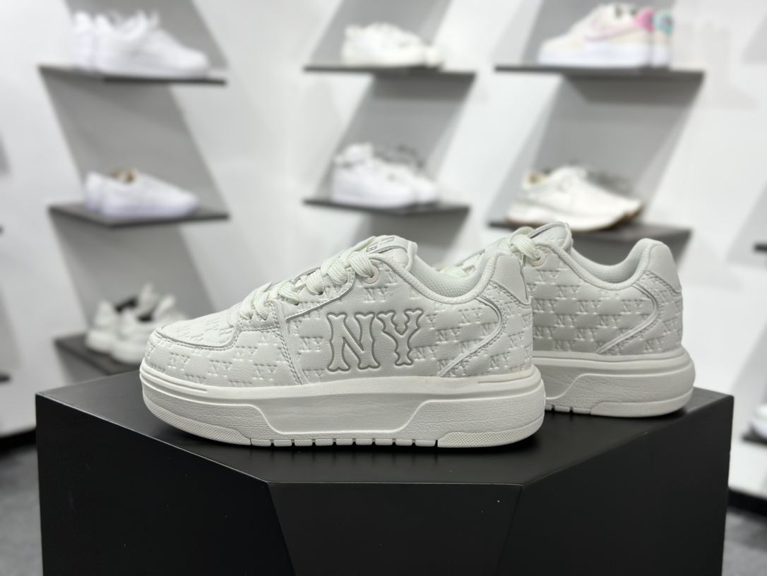 180 New York Yankees x MLB Chunky Liner Low 学长鞋系列低帮运动板鞋“象牙白黑NY压标” 3ASXE015N-50IVS