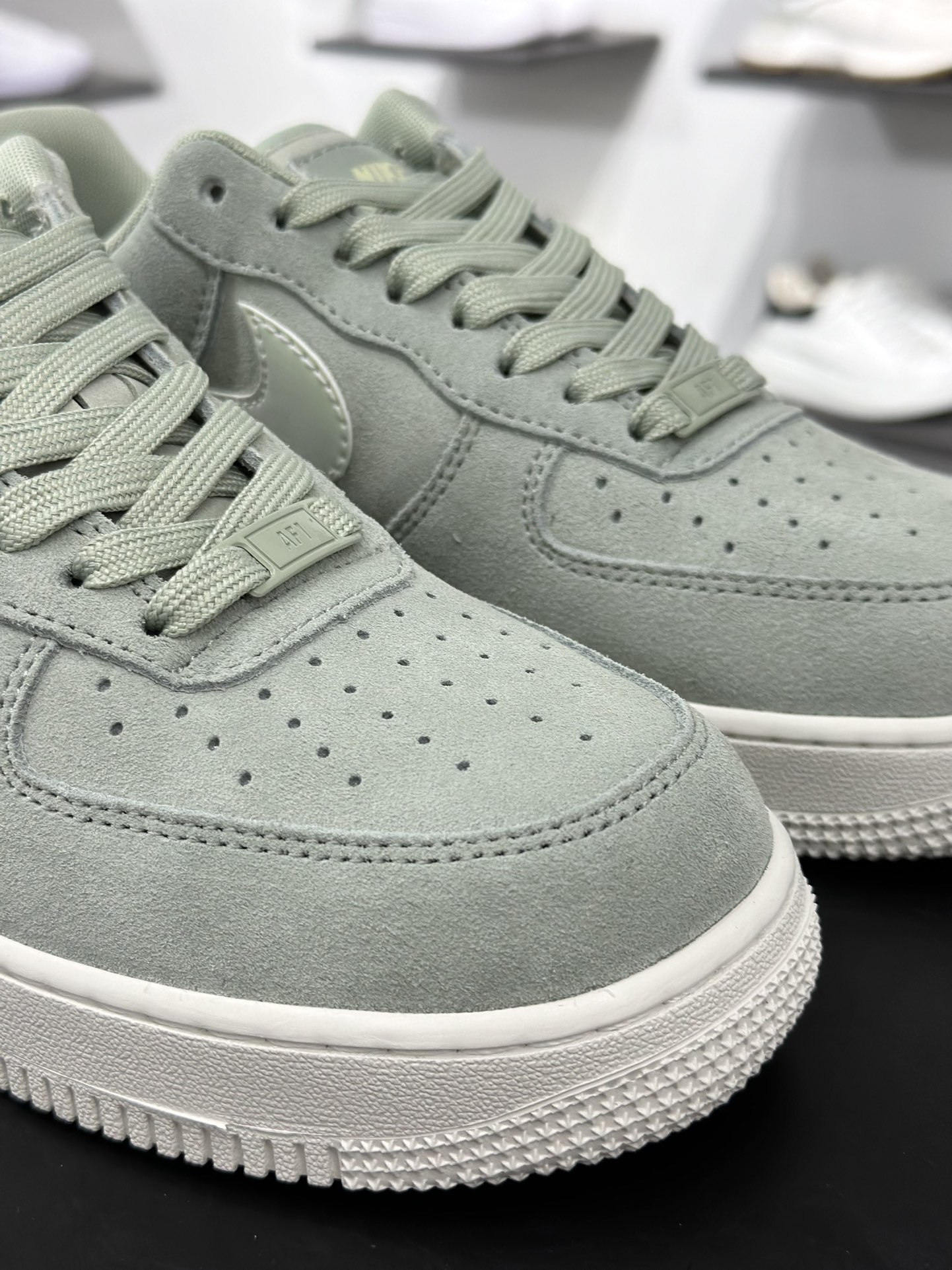 200 Air Force 1 '07 Low 灰绿色  HJ4401-300