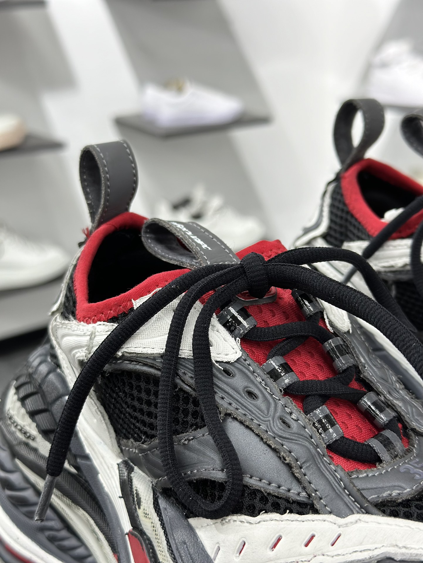 420 巴黎世家BALENCIAGA Defender Rubber Platform Sneakers卫士系列低帮坦克慢跑鞋   821137WPLTF1160