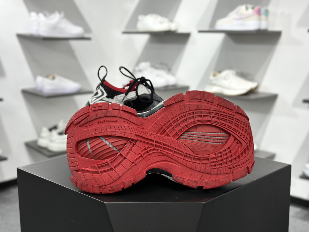 420 巴黎世家BALENCIAGA Defender Rubber Platform Sneakers卫士系列低帮坦克慢跑鞋   821137WPLTF1160