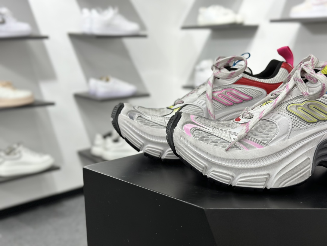 420 巴黎世家BALENCIAGA Defender Rubber Platform Sneakers卫士系列低帮慢跑鞋