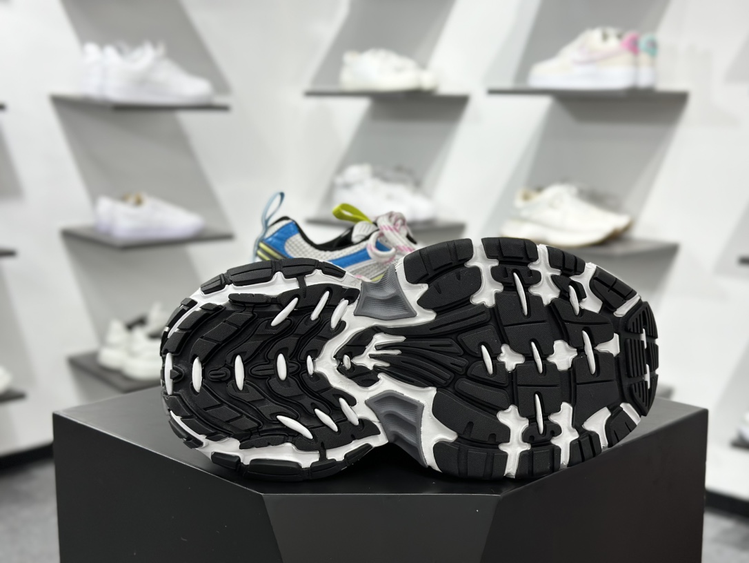 420 巴黎世家BALENCIAGA Defender Rubber Platform Sneakers卫士系列低帮慢跑鞋