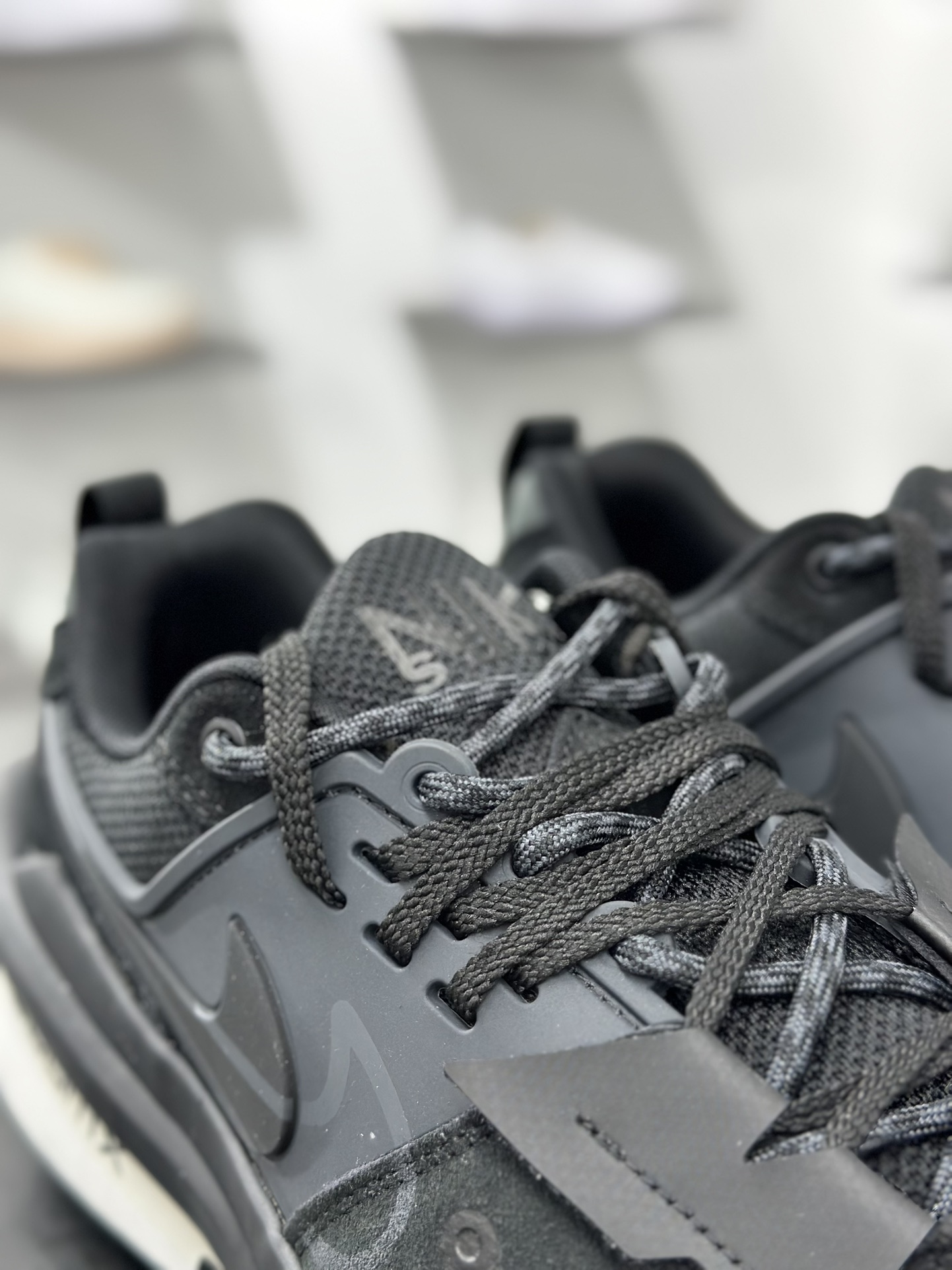 300 Sacai x Nike Zegamadome SP 联名款  机能风休闲运动鞋  HQ8618-001