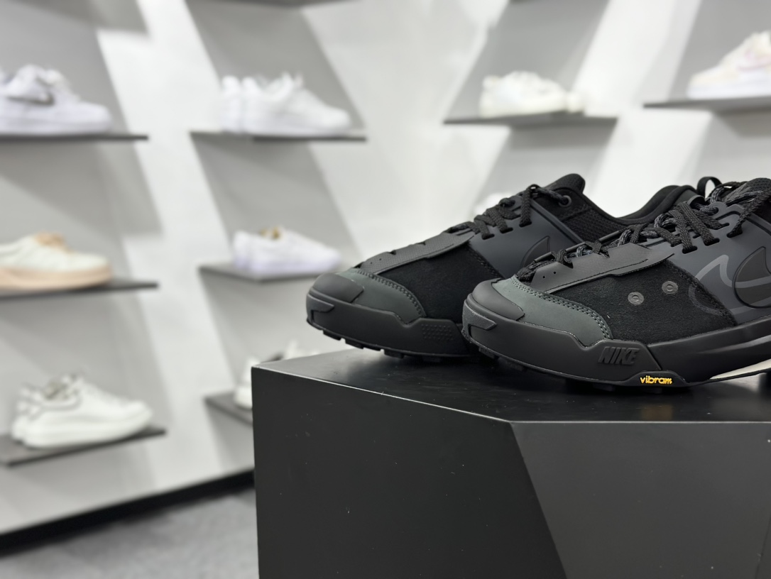 300 Sacai x Nike Zegamadome SP 联名款  机能风休闲运动鞋  HQ8618-001
