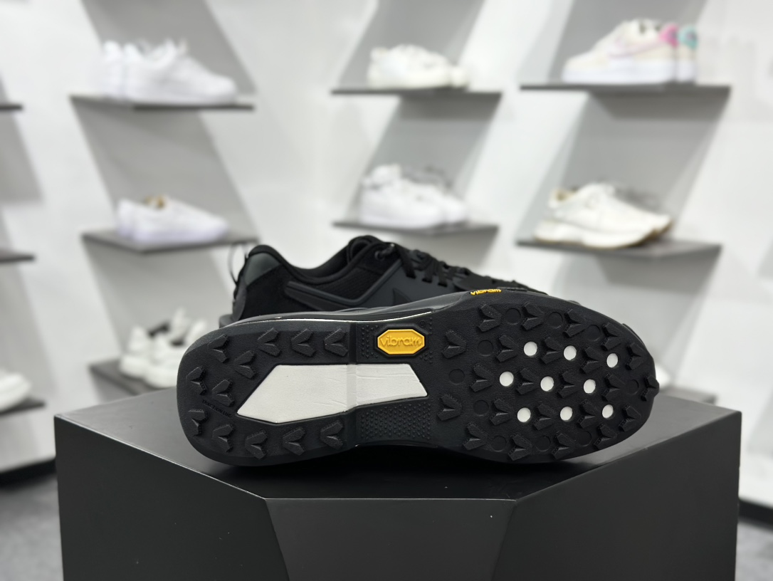 300 Sacai x Nike Zegamadome SP 联名款  机能风休闲运动鞋  HQ8618-001