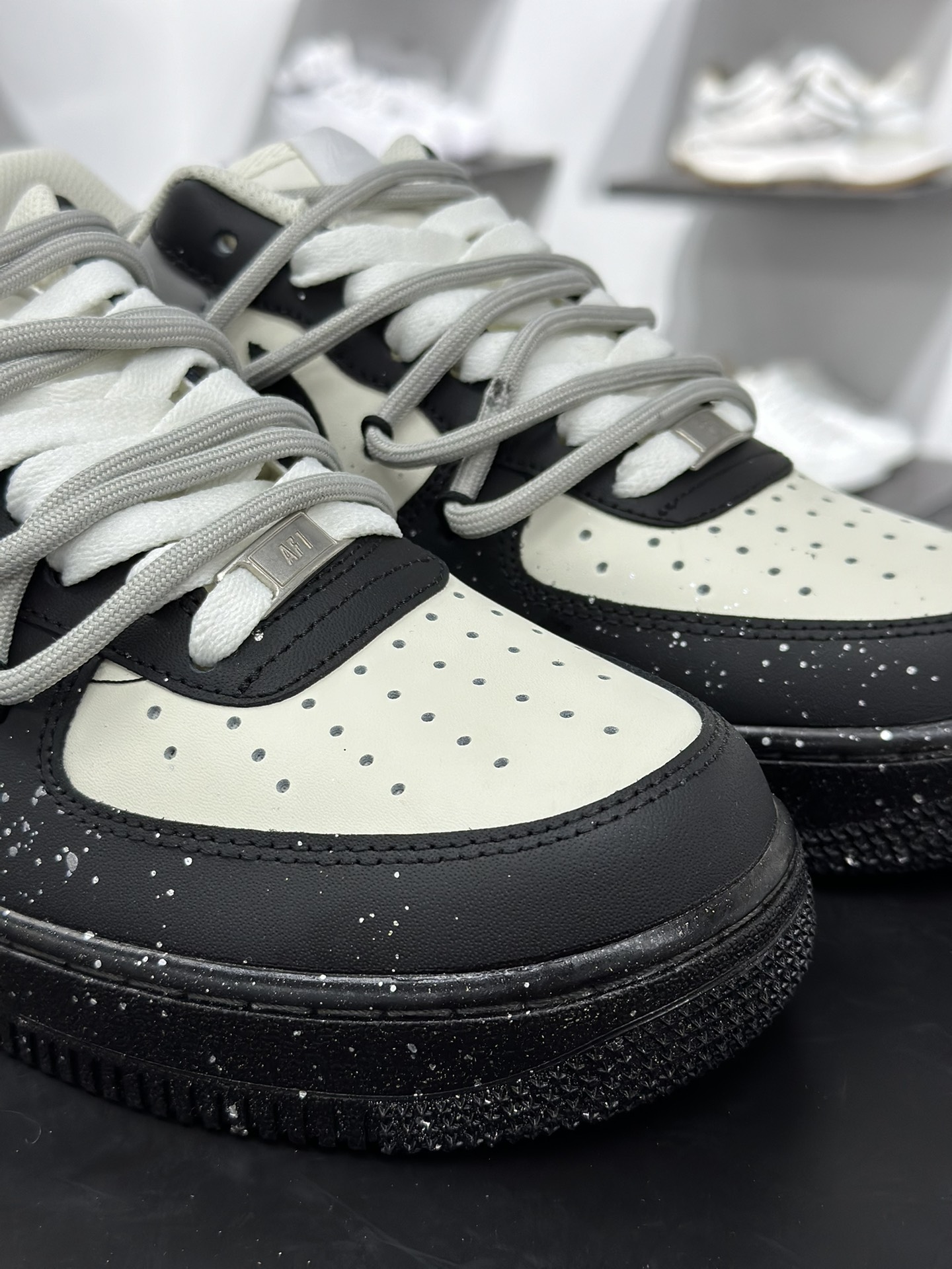 260 Nike Air Force 1‘07 Low 星际主题涂鸦手绘 空军一号低帮休闲板鞋 XV7981-476