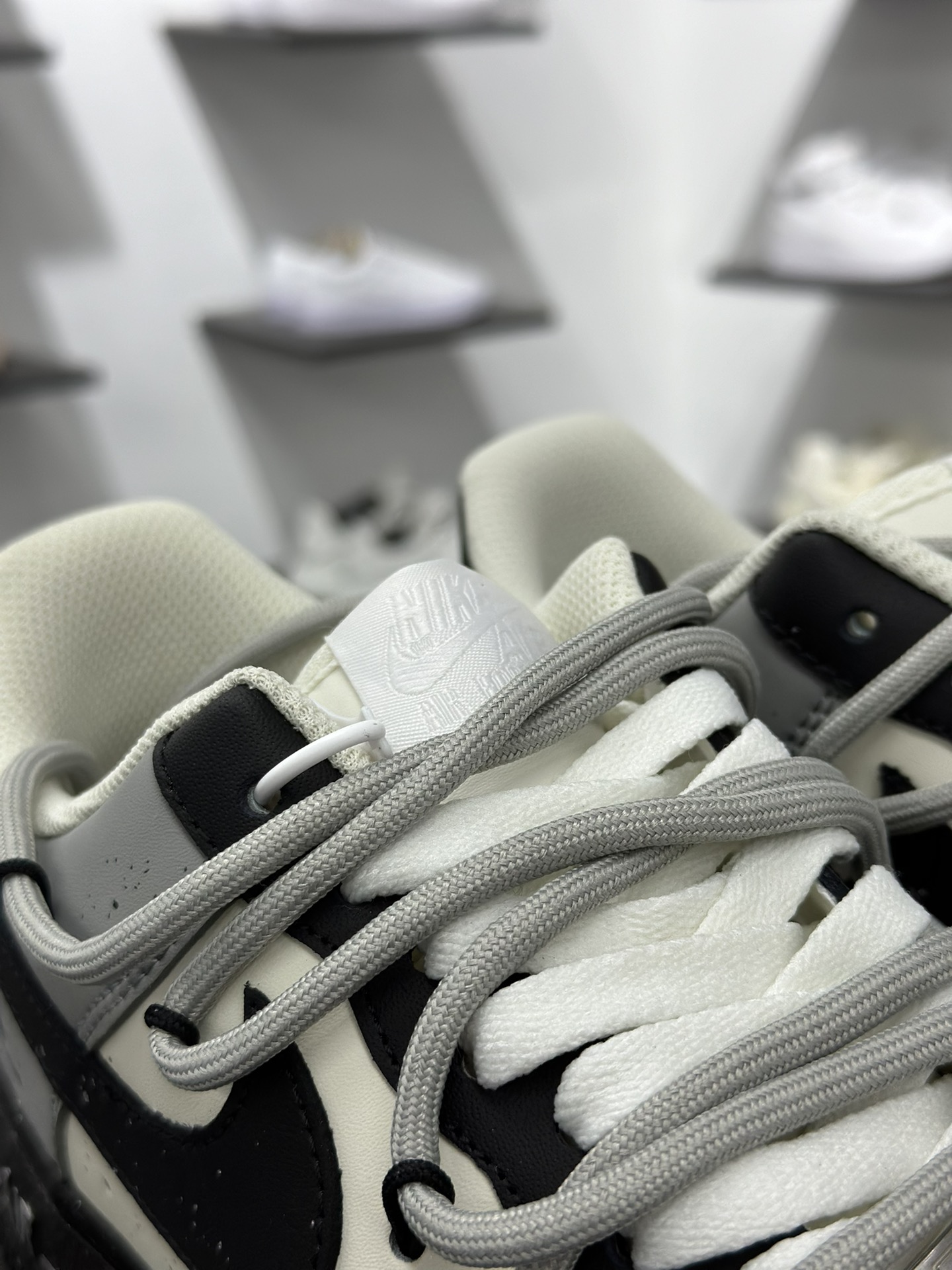 260 Nike Air Force 1‘07 Low 星际主题涂鸦手绘 空军一号低帮休闲板鞋 XV7981-476