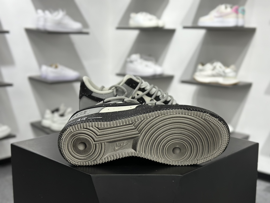 260 Nike Air Force 1‘07 Low 星际主题涂鸦手绘 空军一号低帮休闲板鞋 XV7981-476